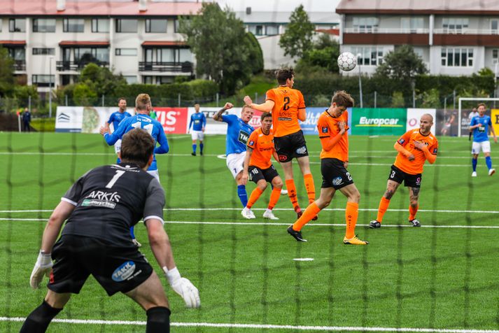 Guðjón Baldvinsson reynir skot í leik með Stjörnunni á móti Fylki sumarið 2018.