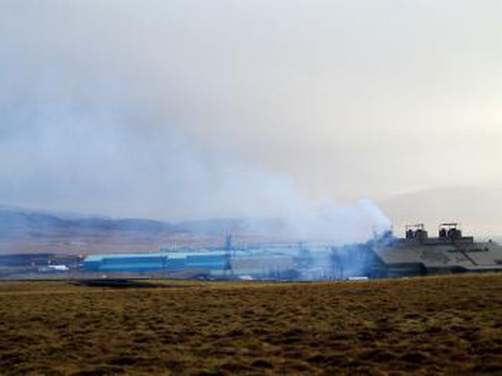 Reykur frá járnblendinu. Myndin er úr safni.