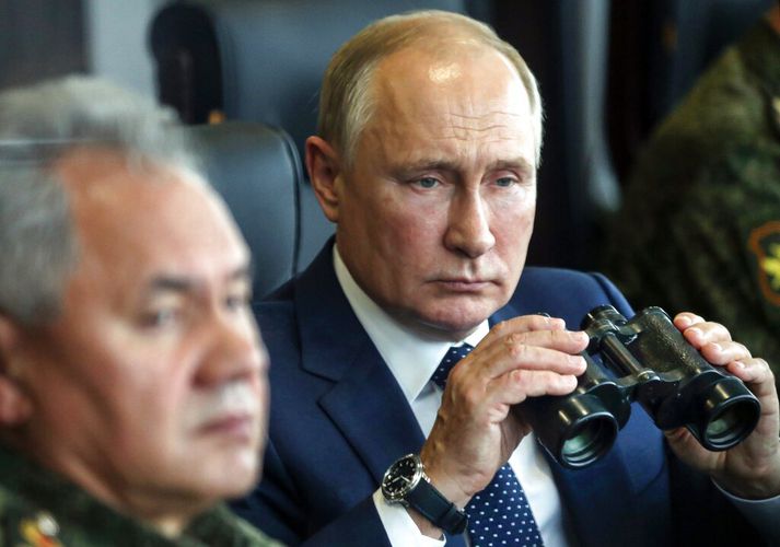 Það horfir ekki vel fyrir Vladimir Putin Rússlandsforseta sjötugum og Sergei Shoigu varnarmálaráðherra hans í Úkraínu. Hermenn þeirr hafa skilið eftir sig dauða og eyðileggingu alls staðar sem þeir hafa verið.