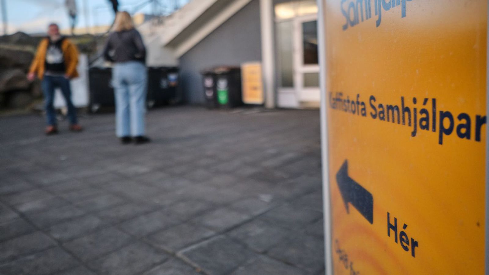 Ótta­slegnir í­búar binda vonir við nýjan meiri­hluta