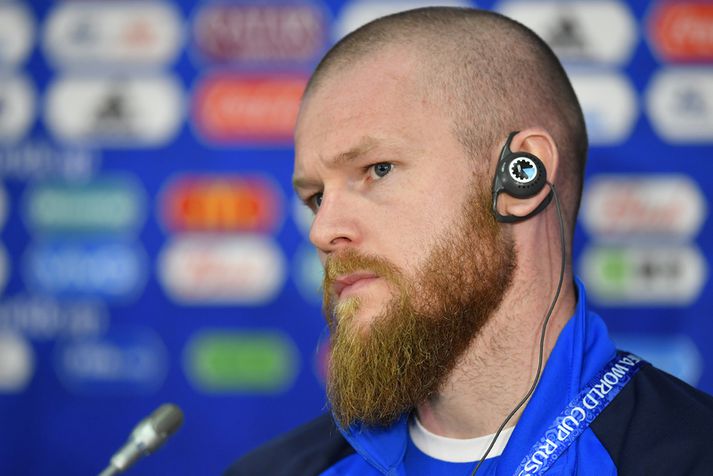 Aron Einar Gunnarsson er farinn að hugsa um framtíðina og ýmislegt kemur til greina.