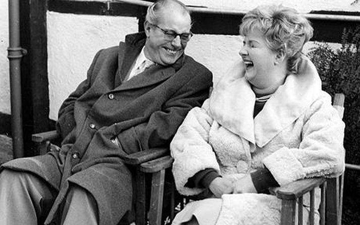 Peter Rogers ásamt leikkonunni Joan Sims.