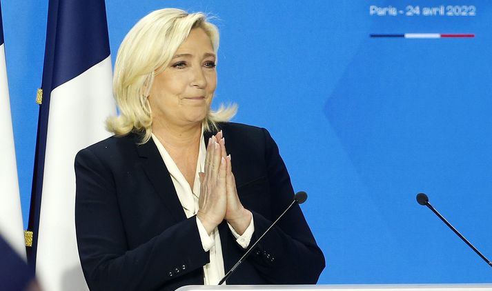Marine Le Pen þakkar fylgjendum sínum fyrir stuðninginn í kosningunum.