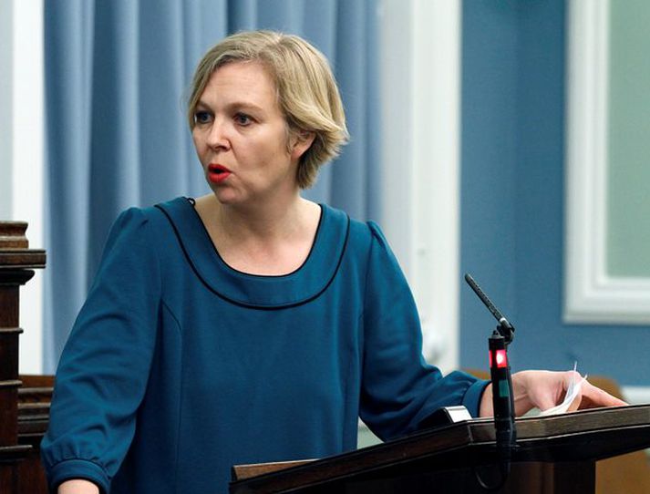 Ef ævitekjur eru tiltölulega lágar er lífeyrir fólks jafnframt lágur og því eru greiðslur fyrir þann hóp verulega íþyngjandi.