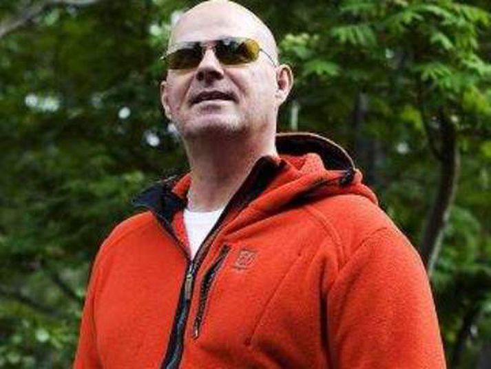 Gefur ekkert eftir Þorláksmessutónleikar Bubba Morthens verða í beinni útsendingu á Stöð 2. Kóngurinn hefur einnig samið jólalag sem verður frumflutt í þætti Loga Bergmanns í kvöld.Fréttablaðið/stefán
