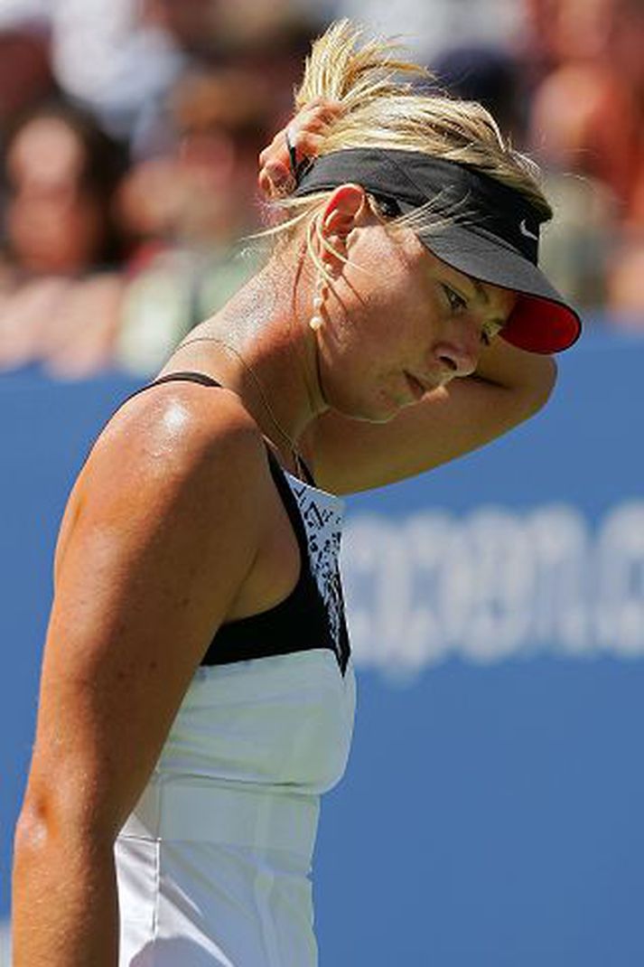 sharapova vanmat pólskan andstæðing sinn.