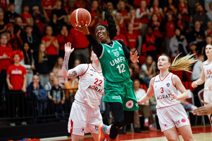 Haukar og Njarðvík eru í beinni.