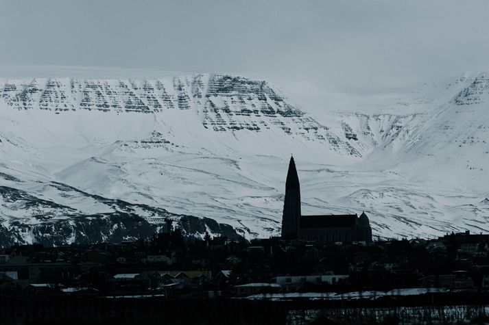 Það viðrar vel til útivistar en fólk er hvatt til að kanna aðstæður vel áður en lagt er af stað. 