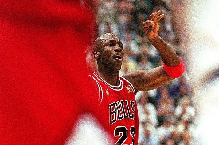 Michael Jordan í þessum fræga fimmta leik í lokaúrslitum NBA deildarinnar árið 1997 þar sem hann var með 38 stig, 7 fráköst, 5 stoðsendingar og 3 stolna bolta.