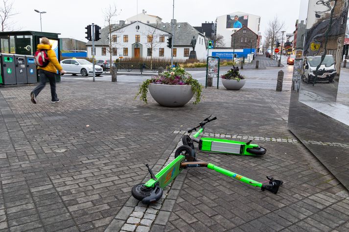 Ekkert liggur fyrir um hvort rafskúturnar sem ollu fólki ama í nótt hafa verið teknar á leigu eða í einkaeigu.