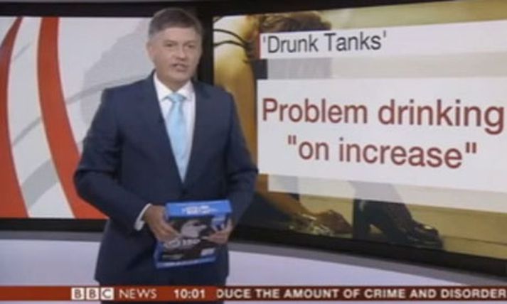 Simon McCoy var með heilan pakka af A4 blöðum í höndunum í fréttatíma BBC í morgun.
