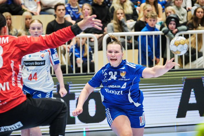 Katrín Anna kastar boltanum á heimsmeistaramóti í fyrsta sinn síðar í dag. 