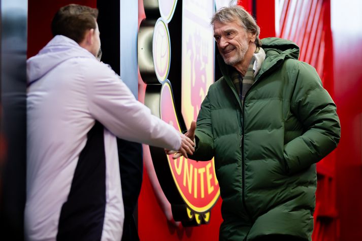 Sir Jim Ratcliffe eignaðist fjórðungshlut í Manchester United fyrir rúmum tveimur árum. Félag hans, INEOS, stýrir fótboltamálum hjá United.