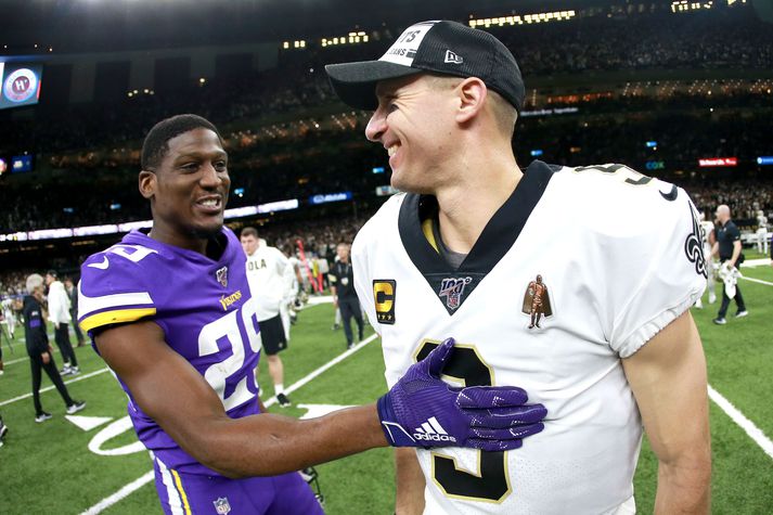 Xavier Rhodes (t.v.) og Drew Brees ræða málin að loknum leik Minnesota Vikings og New Orleans Saints.