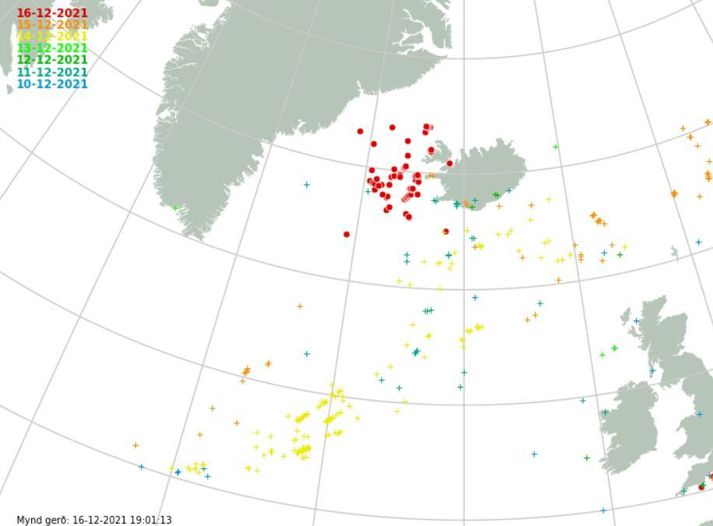 Kerfi Veðurstofunnar greindi fjórar eldingar yfir landi en líklega voru þær fleiri.