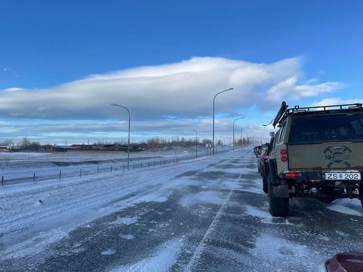 Umferðin var stöðvuð í um klukkustund.