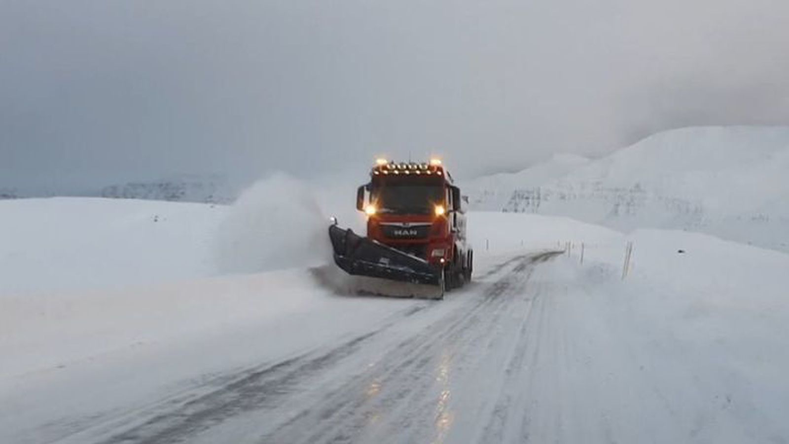 Þung­fært víða um land