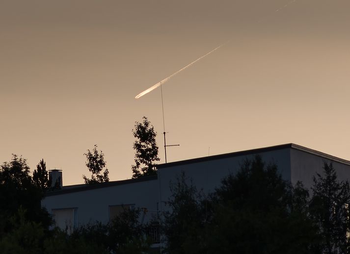 Til þessa loftsteins sást klukkan 21:20 frá Akureyri og var hann á leið suður (suðvestur).