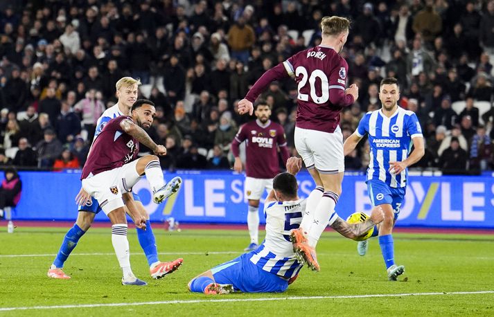 Hurzeler segir ómögulegt að sjá hvort þetta hafi verið hendi. 