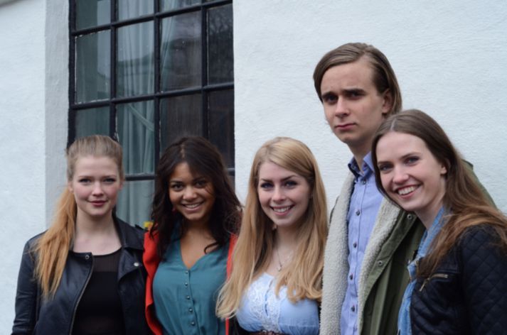 Í stjórn Skólafélags MR eru auk Harnar, Birna Ketilsdóttir Schram, scriba scholaris, Sólveig Ásta Einarsdóttir, quaestor scholaris, Jóhanna Preethi Gunnarsdóttir, collega og Magnús Sigurðarson collega.
