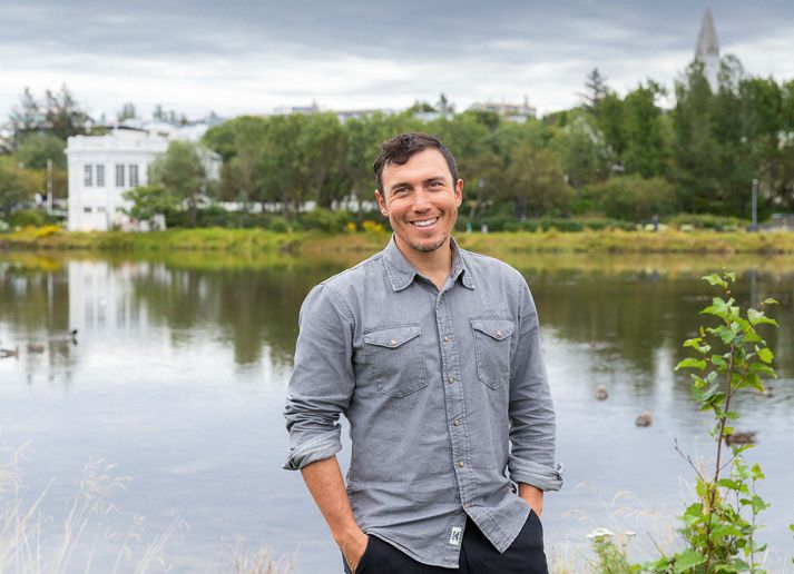 Chris Burkard segir að samband sitt við Ísland verði sífellt sterkara.