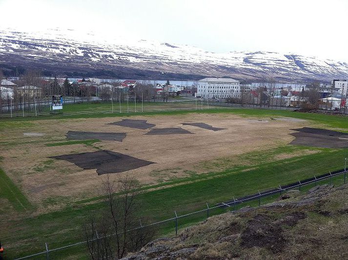 Akureyrarvöllur eins og hann leit út fyrir fáeinum dögum. Hér verður ekki spilað í bráð.myndsteindór ragnarsson