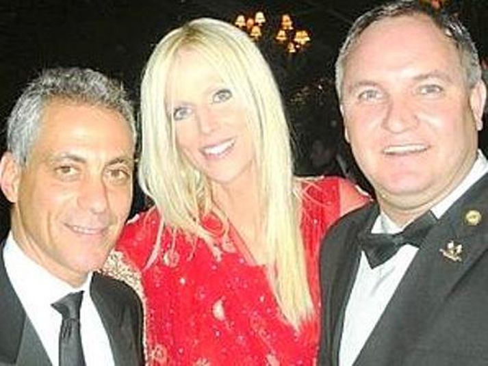 Hjónin Tareq og Michaele Salahi með yfirmanni starfsmanna Hvíta hússins (t.v.)