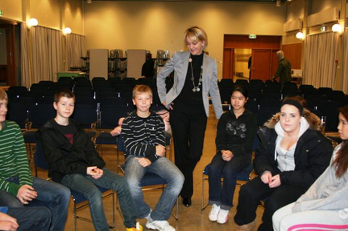 Hanna Birna Kristjánsdóttir borgarstjóri, ásamt nokkrum nemendum Borgarholtsskóla.