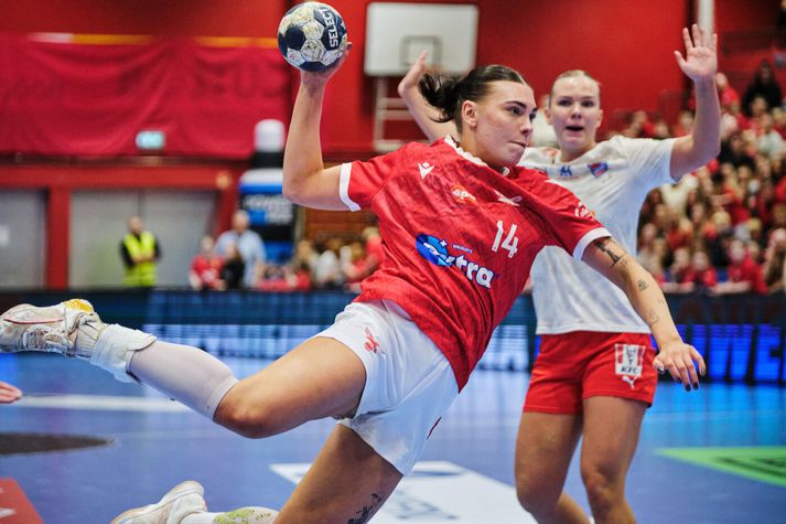 Elísa Elíasdóttir skoraði fjögur mörk í fyrri hálfleiknum í kvöld.