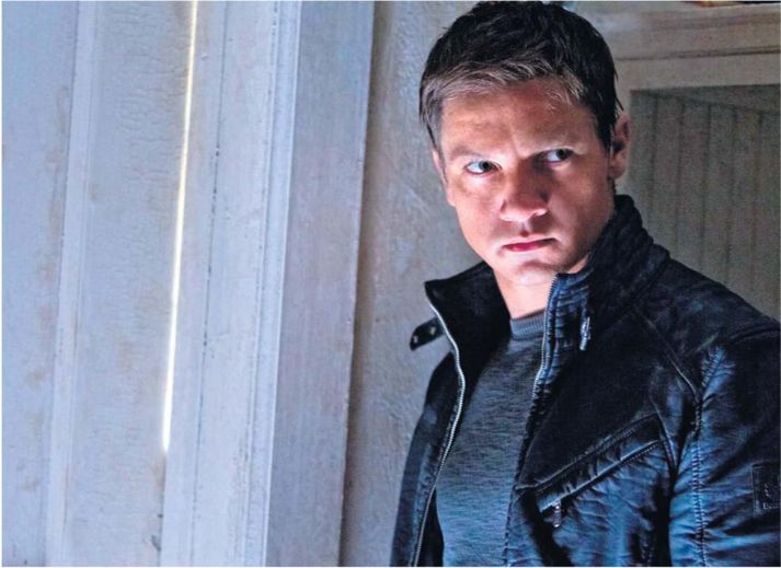 Jeremy Renner þykir verðugur arftaki Matts Damon í fjórðu mynd Bourne-myndinni. The Bourne Legacy þykir góð skemmtun og full af hasar.