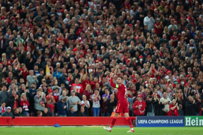 Jordan Henderson var hylltur sérstaklega á Anfield í gærkvöld en hann skoraði sigurmark leiksins.