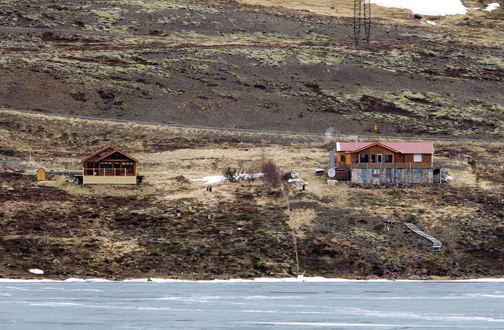 Sumarhús Zorans á Glammastaðalandi er til hægri á myndinni.