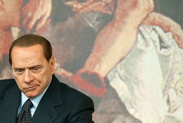 Silvio Berlusconi Samsæriskenningar hafa skotið upp kollinum um að árásin í desember hafi verið sviðsett.
nordicphotos/AFP