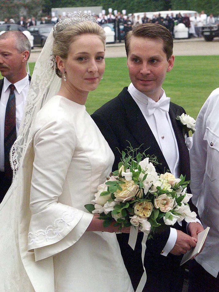 Alexandra prinsessa og Jefferson greifi gengu að eiga hvort annað í Gråsten höllinni á Jótlandi árið 1998.