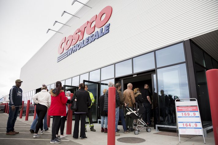 Mikil röð var fyrstu dagana fyrir utan verslun Costco í Kauptúni á síðasta ári