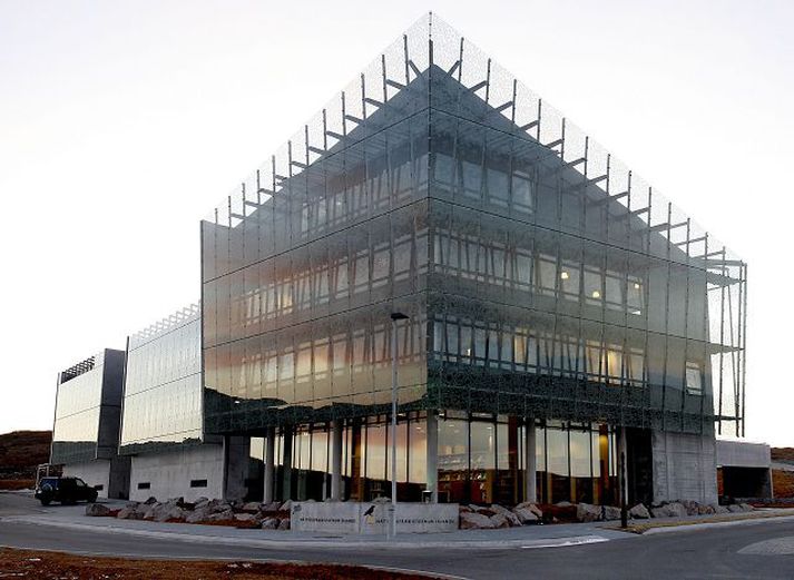 Húsið er 3.500 fermetrar að stærð en náttúruminjasafnið yrði 1.500 fermetra viðbygging samkvæmt frumdrögum. fréttablaðið/gva