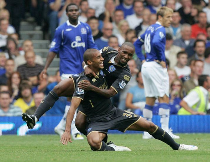 Jermain Defoe setti tvö fyrir Portsmouth í gær.