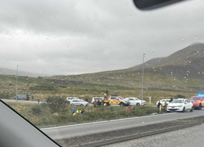 Fjöldi viðbragðsaðila er á leið á vettvang.