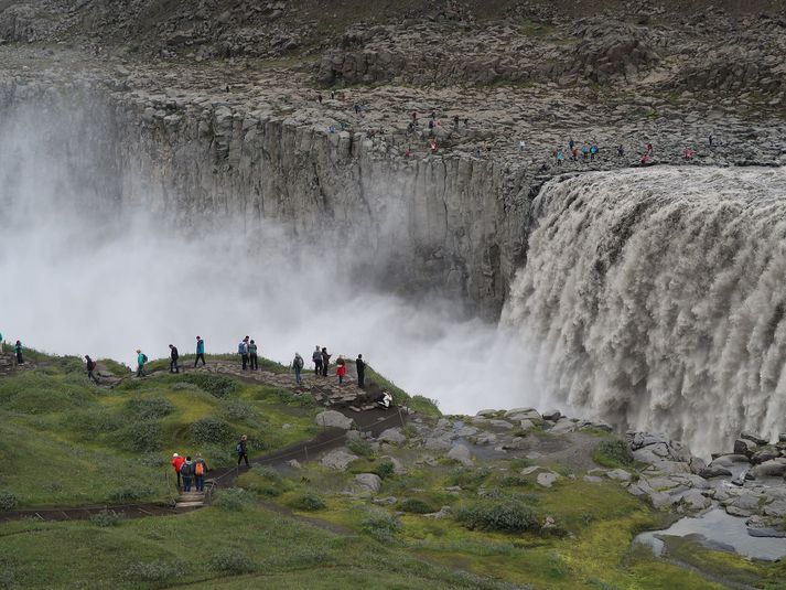 Mitt á milli Akureyrar og Egilsstaða er aflmesti foss í Evrópu. Leikurinn er sagður til að markaðssetja slíka perlu.