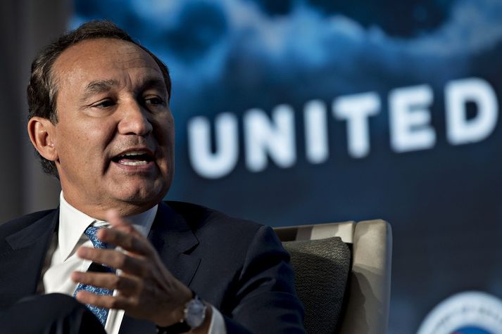 Oscar Munoz, segir að flugfélagið muni sjá til þess að nokkuð þessu líkt muni ekki koma fyrir aftur.