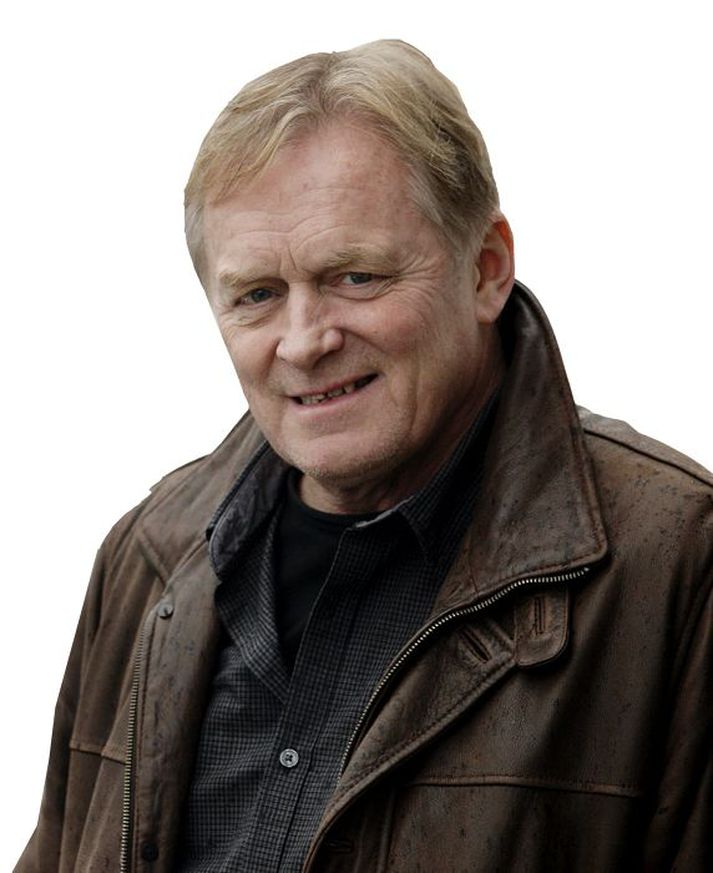Laddi fær ekkert að strumpast með Strumpunum í nýrri strumpamynd. Hann fær hins vegar að tala fyrir Kjartan galdrakarl í talsetningu Sigurðar Sigurjónssonar. Jóhanna Guðrún verður ein af strumpunum.