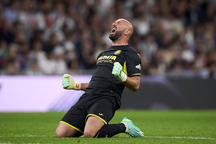Pepe Reina, markvörður Villarreal, var vitanlega afar sáttur með sigurinn.  