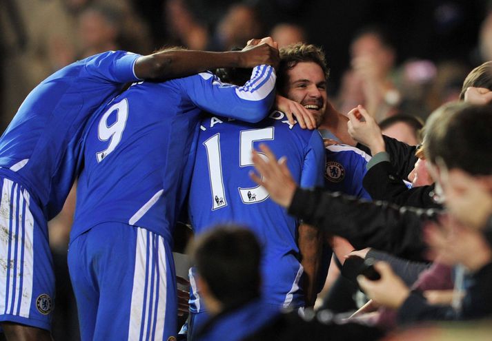 Mata fagnar með Chelsea.