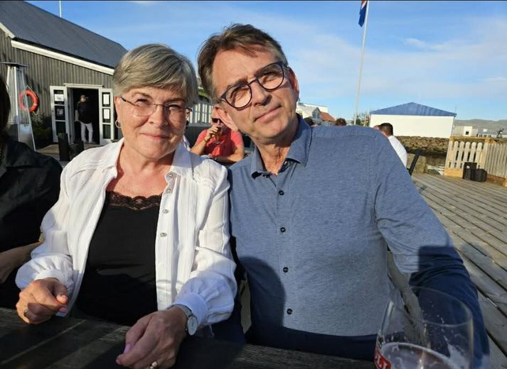 Hjónin Jóna Björg og Víglundur Jón hafa ákveðið að láta gott heita eftir 42 ára  fjölbreytilegan verslunarferil í Neskaupstað.