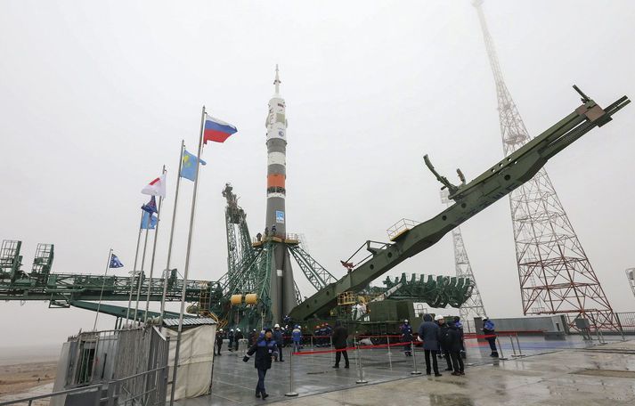 Soyuz-eldflaugin reist í Baikonur.