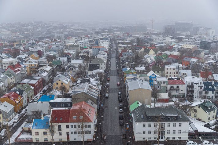 HMS segir fasteignaviðskipti nú vera drifin áfram af nýbyggingum, en hlutdeild þeirra í kaupsamningum hafi ekki verið jafnmikil á síðustu mánuðum og frá því að mælingar HMS hófust árið 2006.