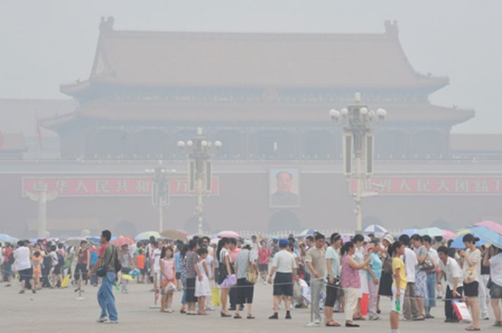 Frá því fyrr í dag. Mengun í Peking. MYND/AFP