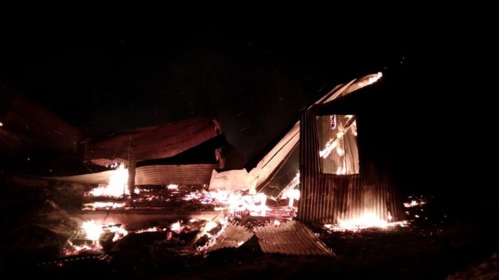 Lítið er eftir af bústaðnum eins og sjá má á þessari mynd.