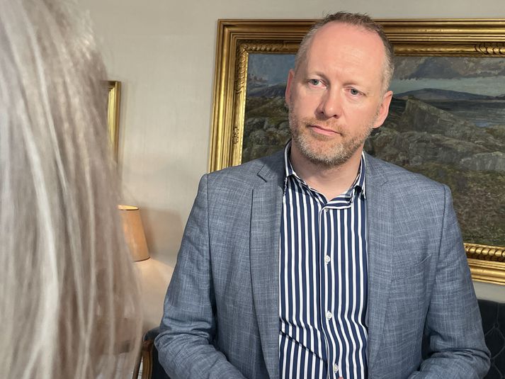 Guðmundur Ingi Guðbrandsson, félags- og vinnumarkaðsráðherra, að loknum ríkisstjórnarfundi í dag.