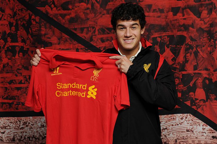 Philippe Coutinho með Liverpool-treyjuna.